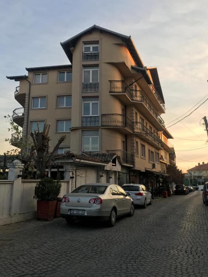 Hostel Arberia Pristina Exterior foto