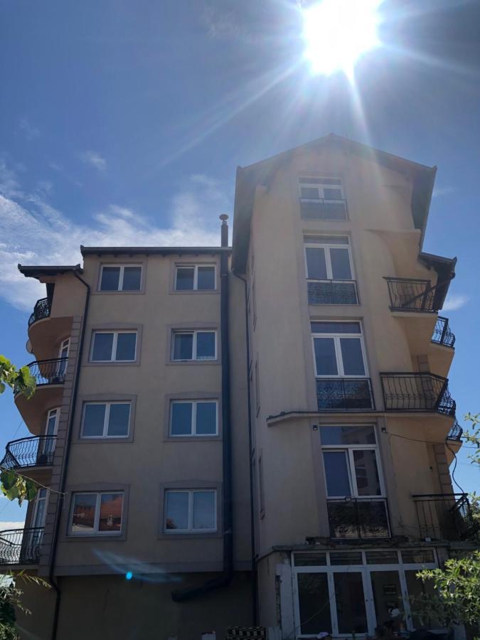 Hostel Arberia Pristina Exterior foto